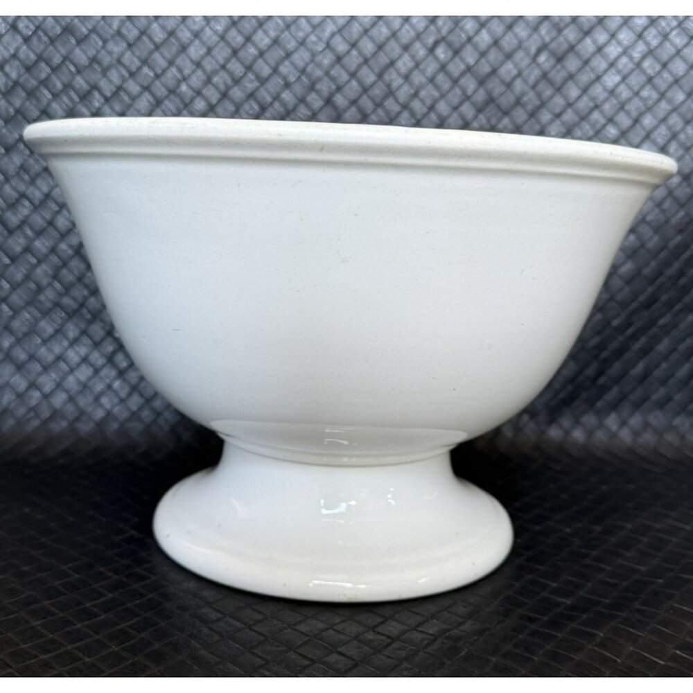 Ironstone Pedestal Bowl 10 x 7 In Johnson Brothers English Lion Unicorn Mark